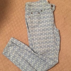 Vineyard Vines anchor print straight leg pants.